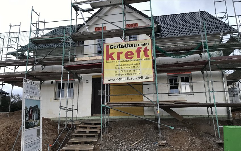 Geschlossener Rohbau des individuellen geplanten Einfamilienhauses Aura von Kern-Haus in Weinheim-Rippenweier