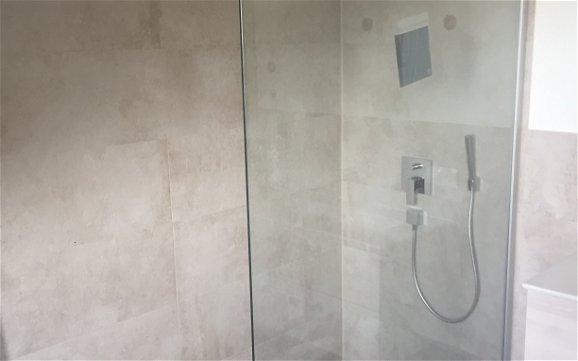 Dusche in der frei geplanten Doppelhaushälfte von Kern-Haus in Ketsch
