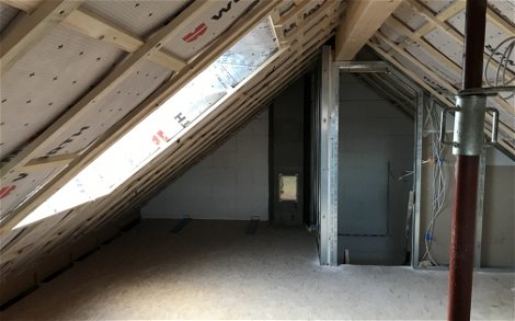 Spitzboden der frei geplanten Doppelhaushälfte von Kern-Haus in Ketsch