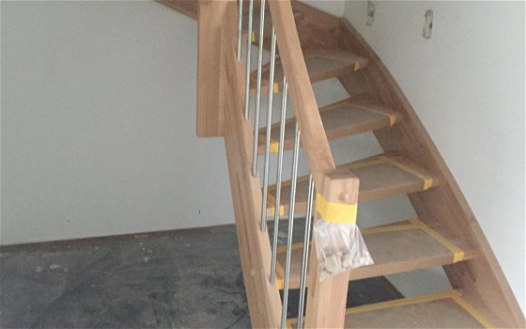 Treppe in der frei geplanten Doppelhaushälfte von Kern-Haus in Ketsch