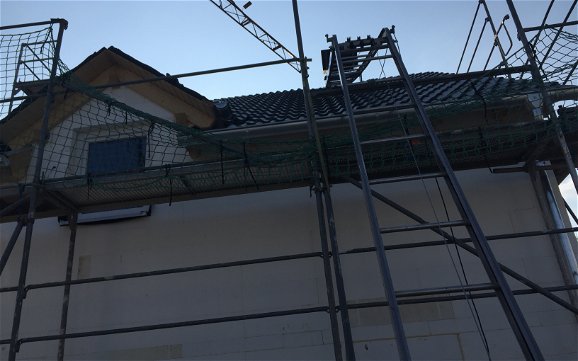 Dacheindeckung der individuell geplanten Doppelhaushälfte Twin L von Kern-Haus in Ketsch