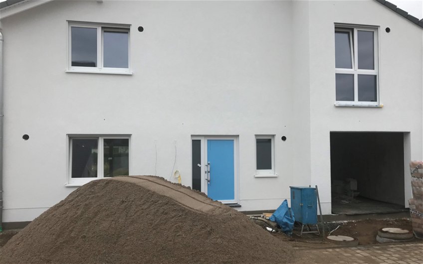 Außenputz am frei geplanten Familienhaus von Kern-Haus in Hambrücken