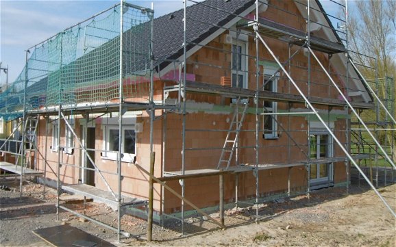 Geschlossener Rohbau des Familienhauses Komfort von Kern-Haus in Sinsheim-Eschelbach