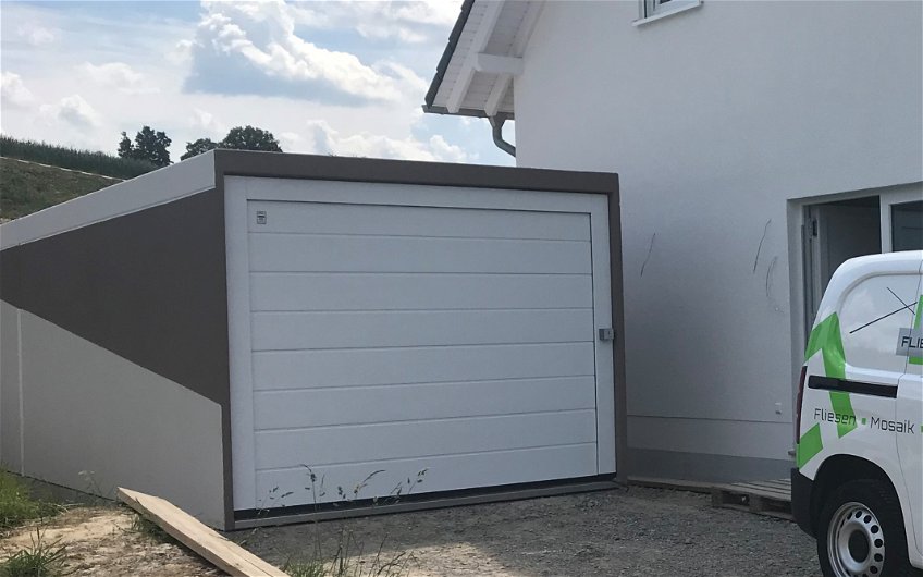 Garage des individuell geplanten Familienhauses Loop Plus von Kern-Haus in Eschelbronn