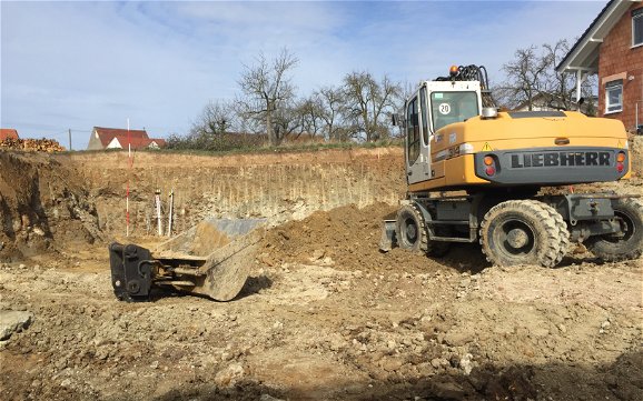 Baustellenvorbereitung auf dem Grundstück für das individuell geplante Einfamilienhaus Signum von Kern-Haus in Eppingen