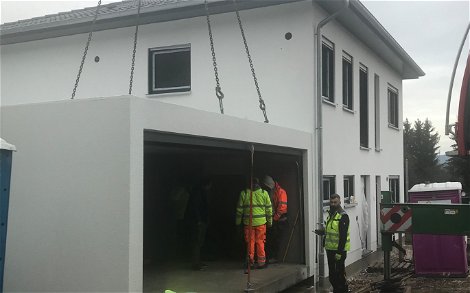 Garage des frei geplanten Familienhauses von Kern-Haus in Mauer