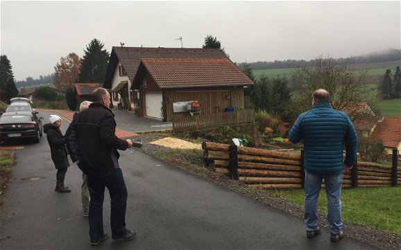Bauanlaufgespräch am Grundstück für den frei geplanten Bungalow mit Keller in Beerfelden-Airlenbach 