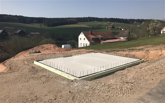 Bodenplatte für den frei geplanten Bungalow mit Keller in Beerfelden-Airlenbach 