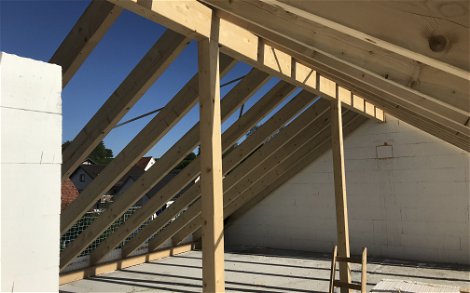 Dachstuhl des frei geplanten Einfamilienhauses von Kern-Haus in Wiesloch-Schatthausen