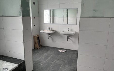 Sanitärendmontage im frei geplanten Familienhaus von Kern-Haus in Weinheim