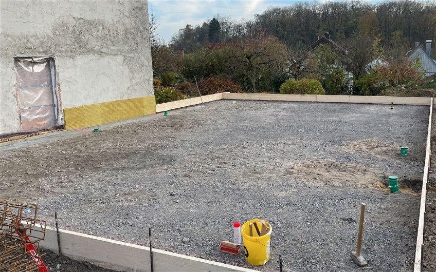 Vorbereitung der Bodenplatte für das frei geplante Zweifamilienhaus von Kern-Haus in Wiesloch