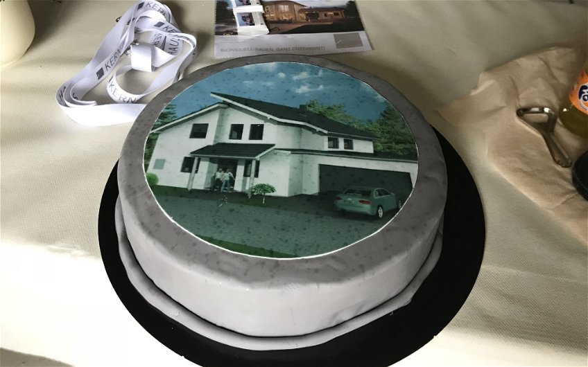 Eine tolle Idee: selbstgebackene Traumhaus-Torte.