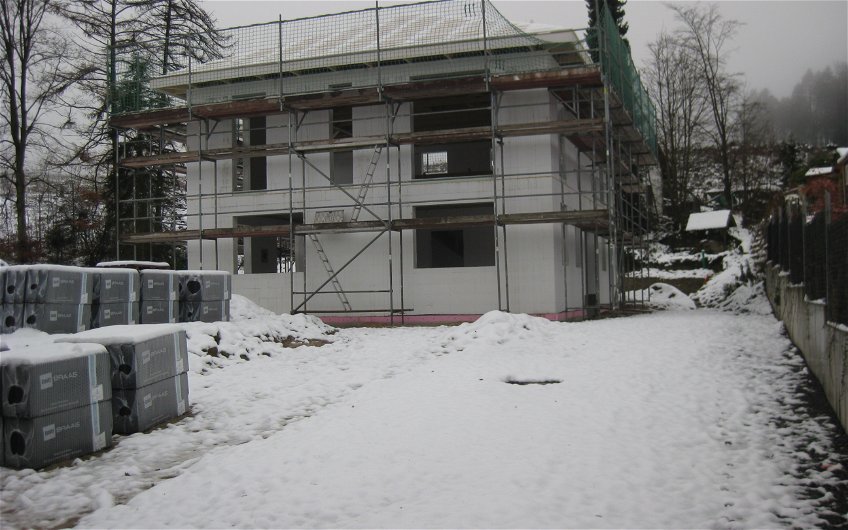 Der Untergrund für die Dachsteine konnte noch rechtzeitig vor dem ersten Schnee fertiggestellt werden.