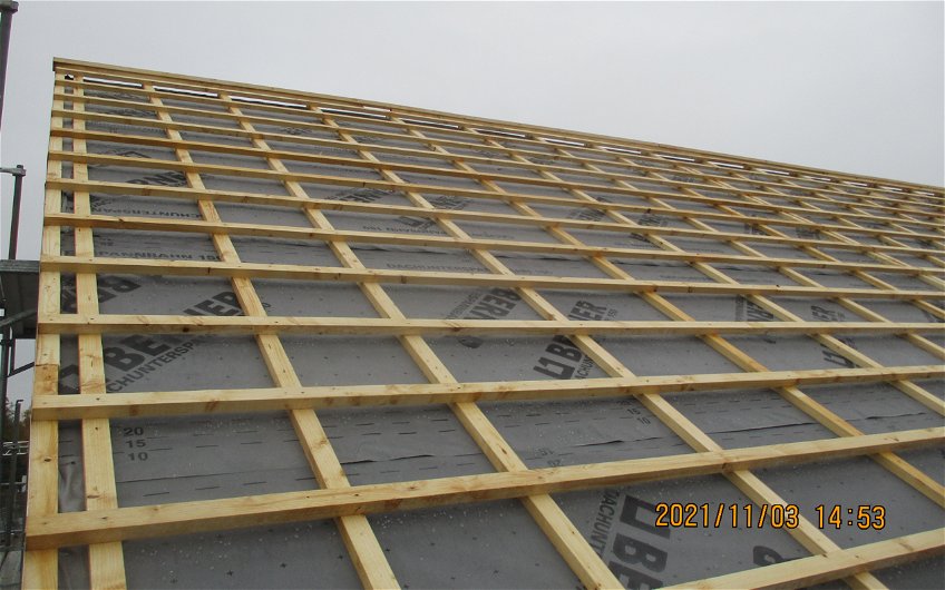 Die Trag- und Konterlattung dient als Unterkonstruktion für die Dachpfannen.