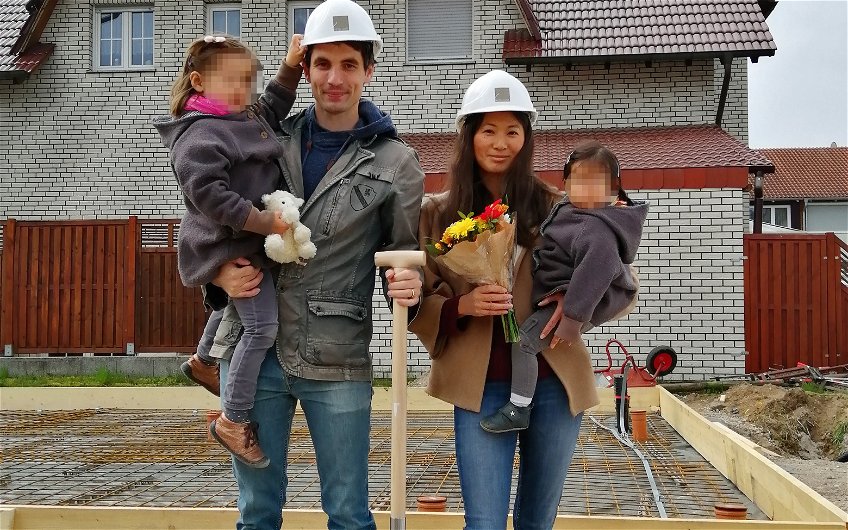 Grundsteinlegung für das frei geplante Einfamilienhaus von Kern-Haus in Graben-Neudorf