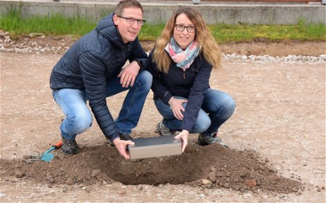 Grundsteinlegung für das frei geplante Einfamilienhaus von Kern-Haus in Graben-Neudorf