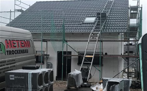 Dach des frei geplanten Familienhauses von Kern-Haus in Marxzell-Burbach