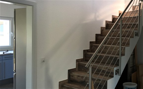 Die stilvoll ausgesuchte Treppe wurde montiert.