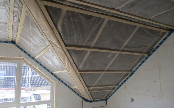 Dämmung und Ausbau des Dachgeschosses.