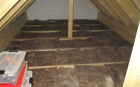 Zusätzlichen Stauraum bietet der ausgebaute Dachboden.
