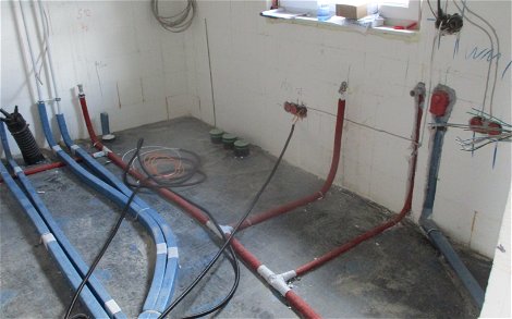Die sanitäre Rohmontage beinhaltet die fachgerechte Verlegung der benötigten Kalt- und Warmwasserleitungen sowie der Abwasserleitungen. 