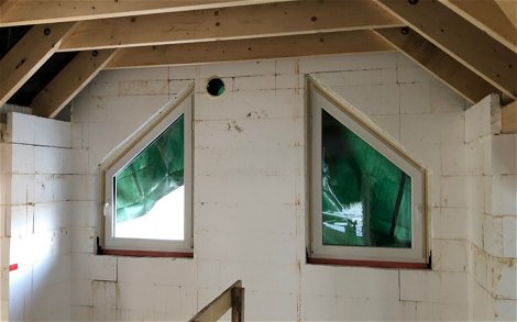 Ganz individuell wurden die Fenster für das Dachgeschoss angefertigt.