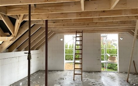 Traditioneller Baustoff für die Dachkonstruktion-Holz!