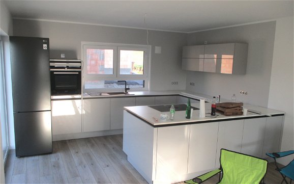 Im neuen Zuhause der Bauherrenfamilie konnte die Küche montiert werden.