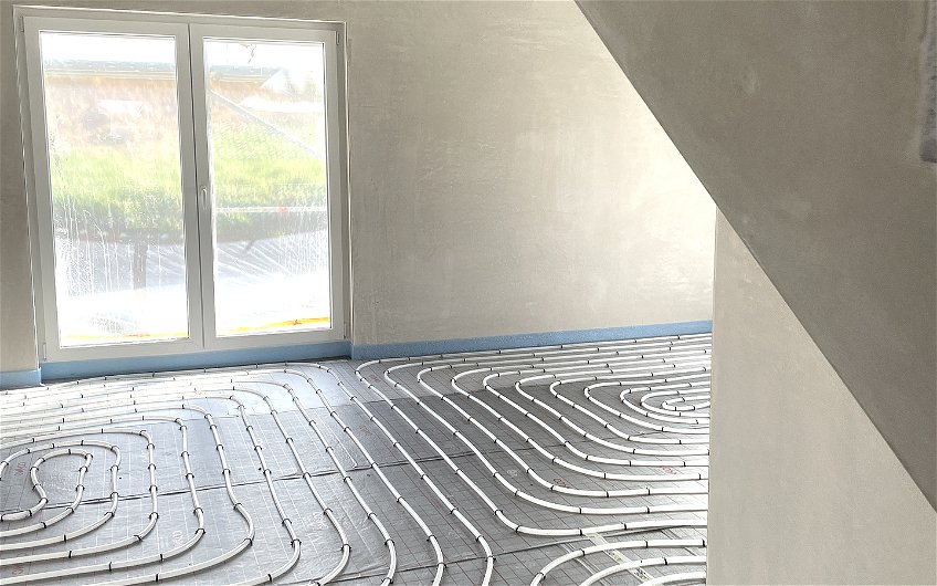 Die neue Fußbodenheizung sorgt für eine ideale Temperaturverteilung im ganzen Raum, ist energiesparend und umweltfreundlich.