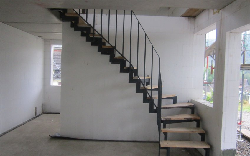 Die Stahlkonstruktion der Treppe wurde eingebaut.
