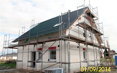Dacheindeckung und Fenstereinbau