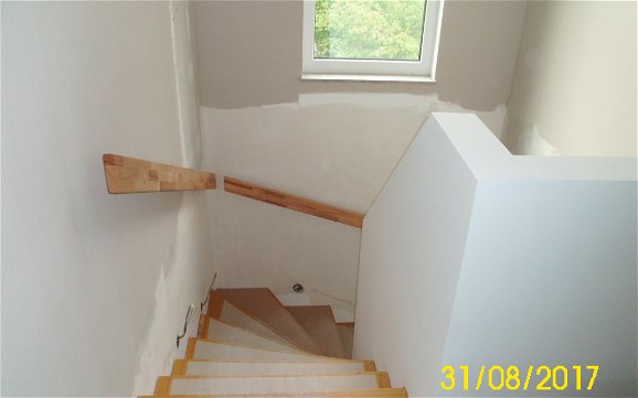 Einbau der Holz-Treppenstufen