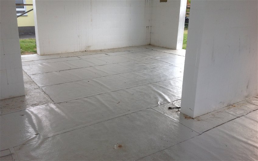 Isolierung der Bodenplatte im Hausinneren