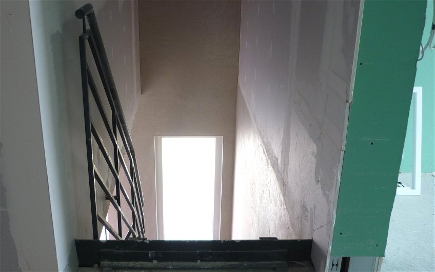 Elektroinstallation im Obergeschoss vor Treppe