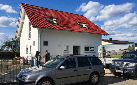 Eingangsansicht Kern-Haus Komfort in Fuchshain