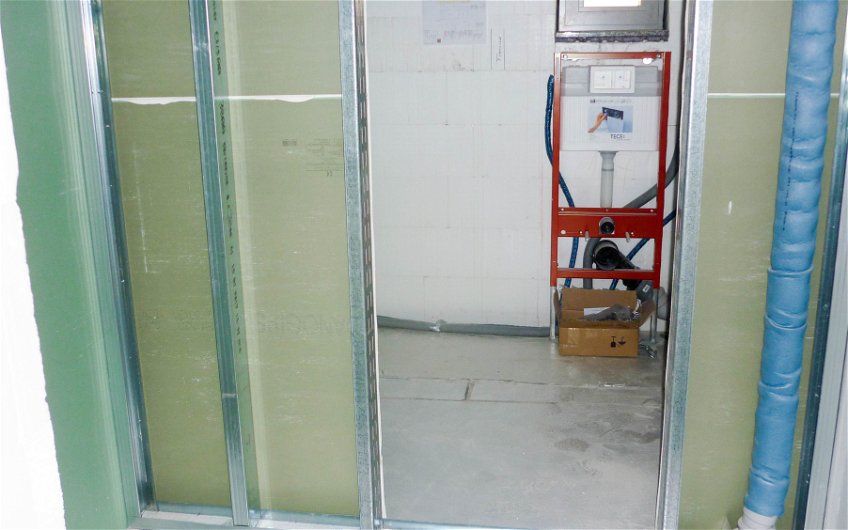 Trockenbau im Gäste-Bad mit Sanitärvorwand
