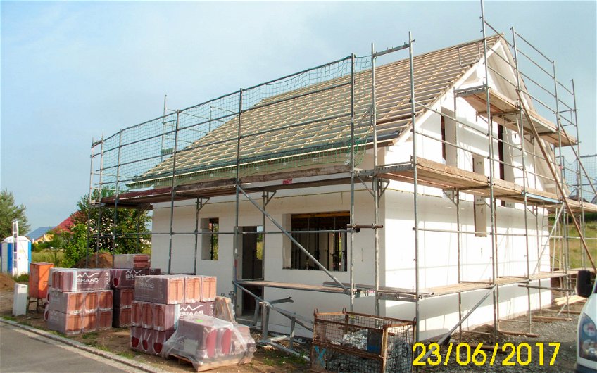 Dachdeckerarbeiten mit Dacheinlattung