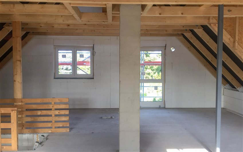 Dachgeschoss mit Schornstein für Kern-Haus Rohbau in Mockau