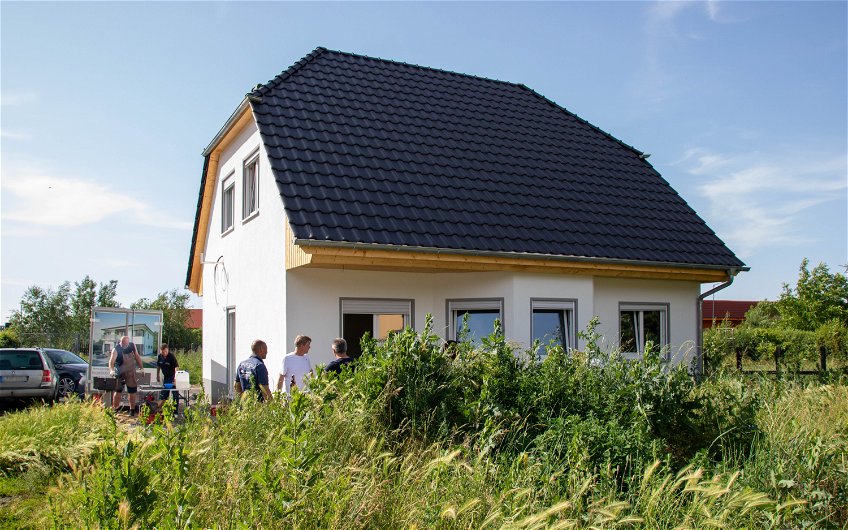 Kern-Haus mit Holzschalung von der Terrassenseite in Grimma