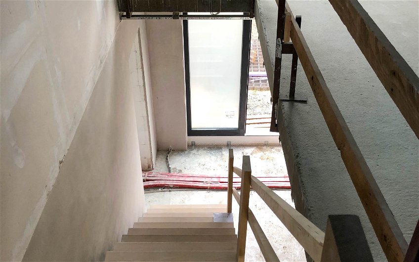 Treppe mit Galerie in Kern-Haus Rohbau in Großpösna