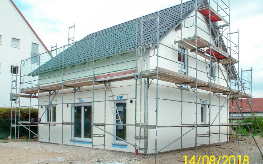 Dacheindeckung und Fenstereinbau in Kern-Haus Rohbau in Taucha