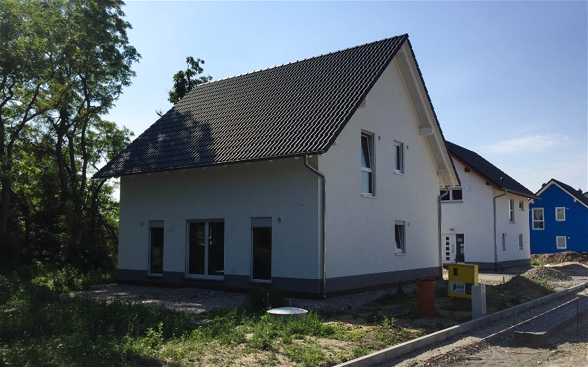 Kern-Haus mit fertigem Außenputz in Engelsdorf