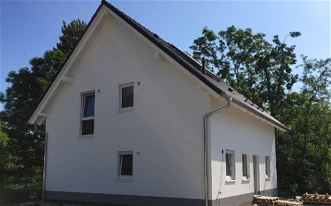 Giebelseite des fertigen Kern-Haus Rohbaus in Engelsdorf