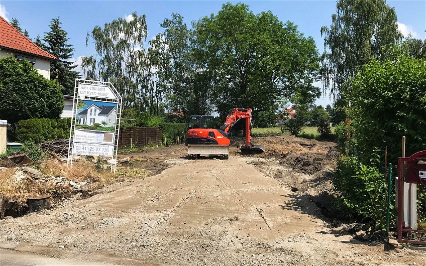 Tiefbauarbeiten auf dem Grundstück für Kern-Haus in Zweinaundorf