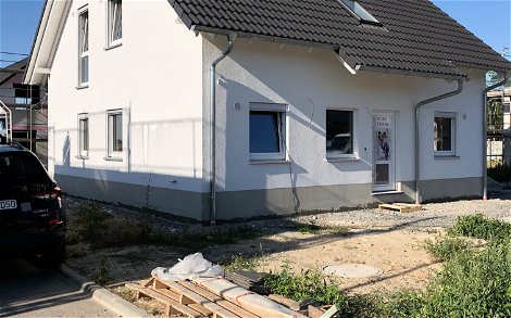 Kern-Haus Rohbau mit Außenputz und Dacheindeckung in Großpösna