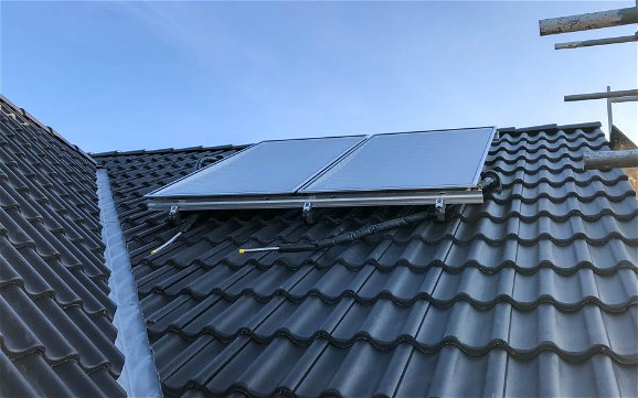 Photovoltaik auf Dach des Kern-Haus Rohbaus in Machern