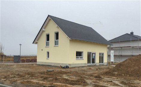 Kern-Haus Rohbau ohne Gerüst in Terrassenansicht in Zschortau