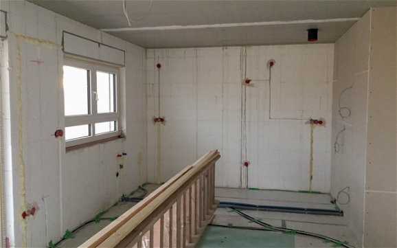 Küchenwand mit Elektroinstallation in Kern-Haus Rohbau in Zschortau