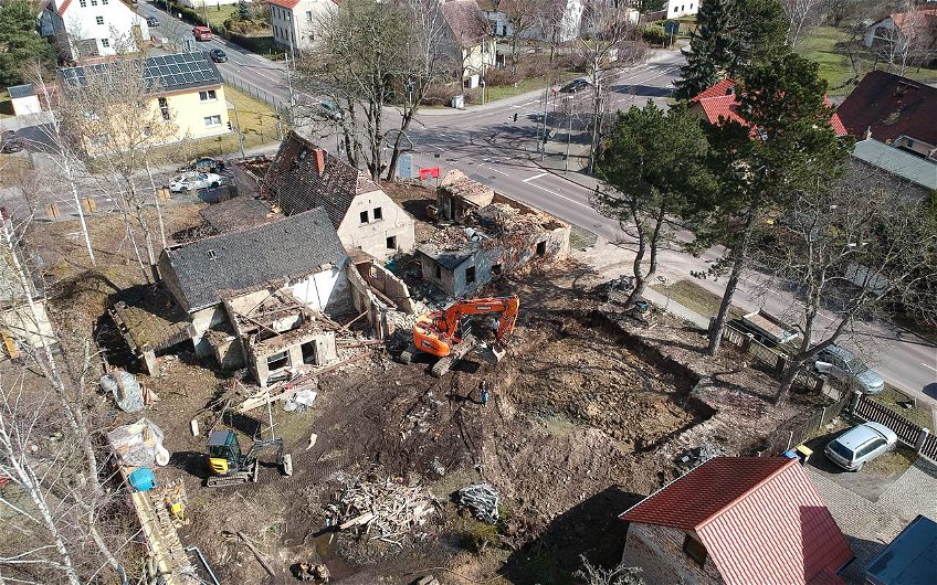 Abriss und Tiefbau auf Grundstück in Baalsdorf für Kern-Haus aus der Vogelperspektive