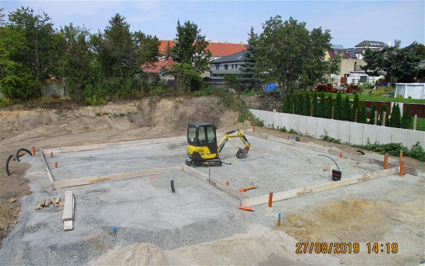 Schalung für Bodenplatte des Kern-Haus Rohbaus in Leipzig